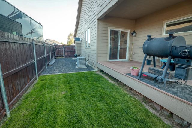 325 E Parker Ct, Colbert, WA 99005