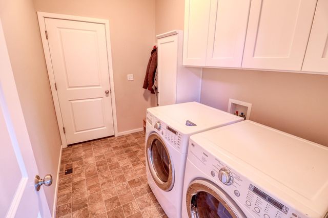 325 E Parker Ct, Colbert, WA 99005