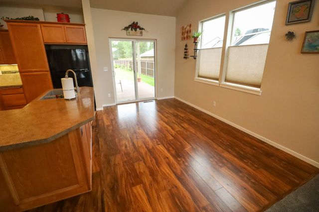 325 E Parker Ct, Colbert, WA 99005