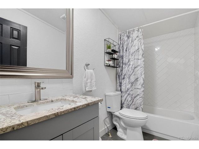 811 Plum Ave, Lochbuie, CO 80603