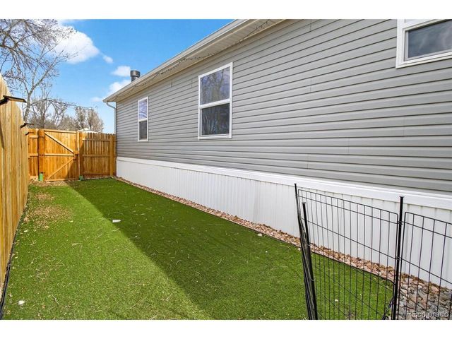 811 Plum Ave, Lochbuie, CO 80603