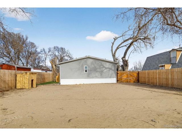 811 Plum Ave, Lochbuie, CO 80603