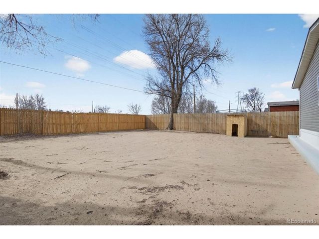 811 Plum Ave, Lochbuie, CO 80603