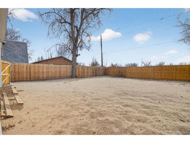 811 Plum Ave, Lochbuie, CO 80603