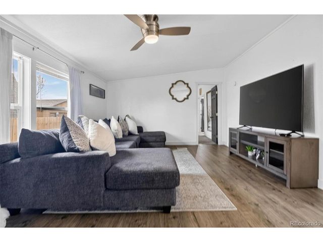 811 Plum Ave, Lochbuie, CO 80603