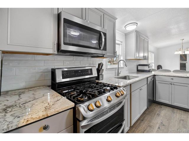 811 Plum Ave, Lochbuie, CO 80603