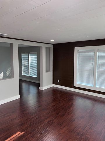 214 S San Jacinto Avenue, Cleveland, TX 77327