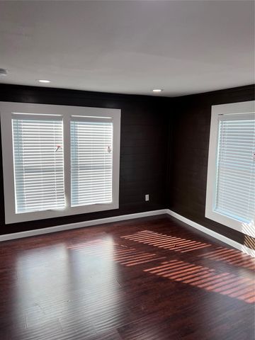 214 S San Jacinto Avenue, Cleveland, TX 77327