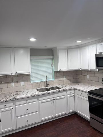 214 S San Jacinto Avenue, Cleveland, TX 77327
