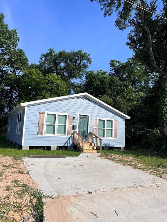 214 S San Jacinto Avenue, Cleveland, TX 77327