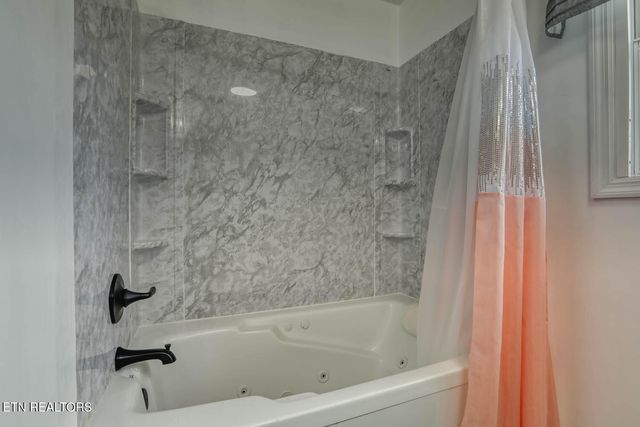 3965 Bruce St, Morristown, TN 37814