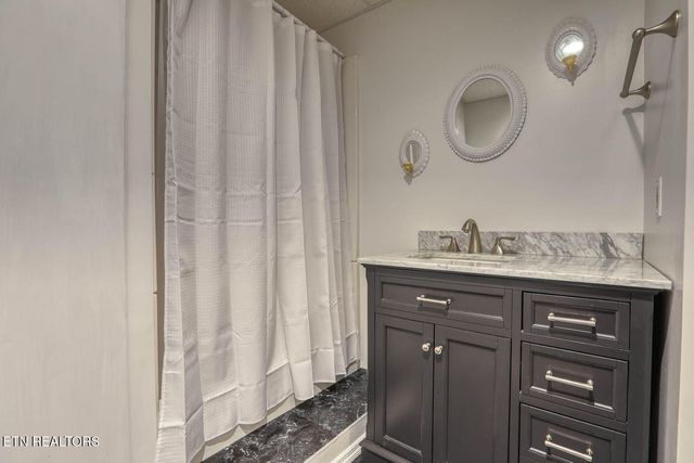 3965 Bruce St, Morristown, TN 37814