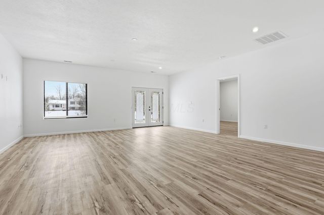 150 Breanna Lane SW, Pataskala, OH 43062