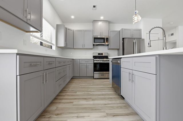 150 Breanna Lane SW, Pataskala, OH 43062