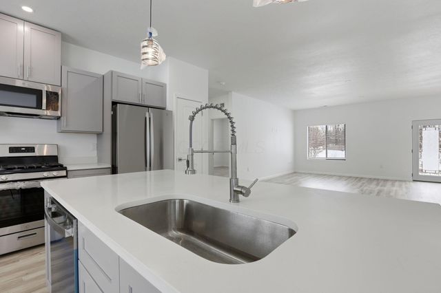 150 Breanna Lane SW, Pataskala, OH 43062