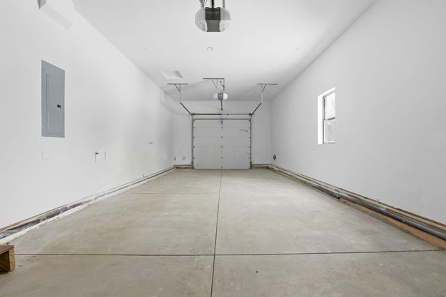 150 Breanna Lane SW, Pataskala, OH 43062