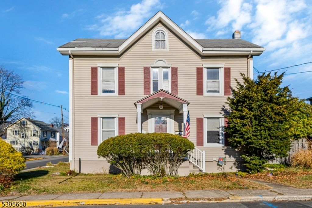 38 W Johnston St, Washington Boro, NJ 07882