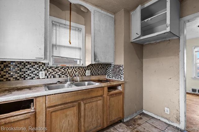 15508 Saint Marys Street, Detroit, MI 48227