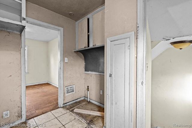 15508 Saint Marys Street, Detroit, MI 48227