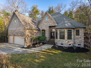 86 Oak Hollow Drive, Asheville, NC 28805