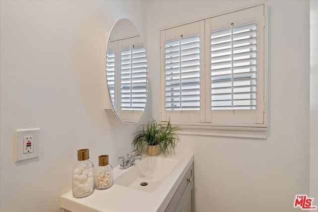 4215 W 58th Place, Los Angeles, CA 90043