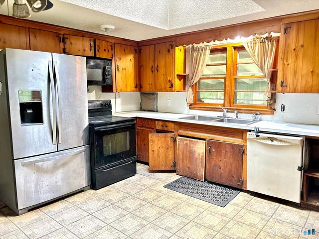 44 Coventry Road, Bristol, CT 06010