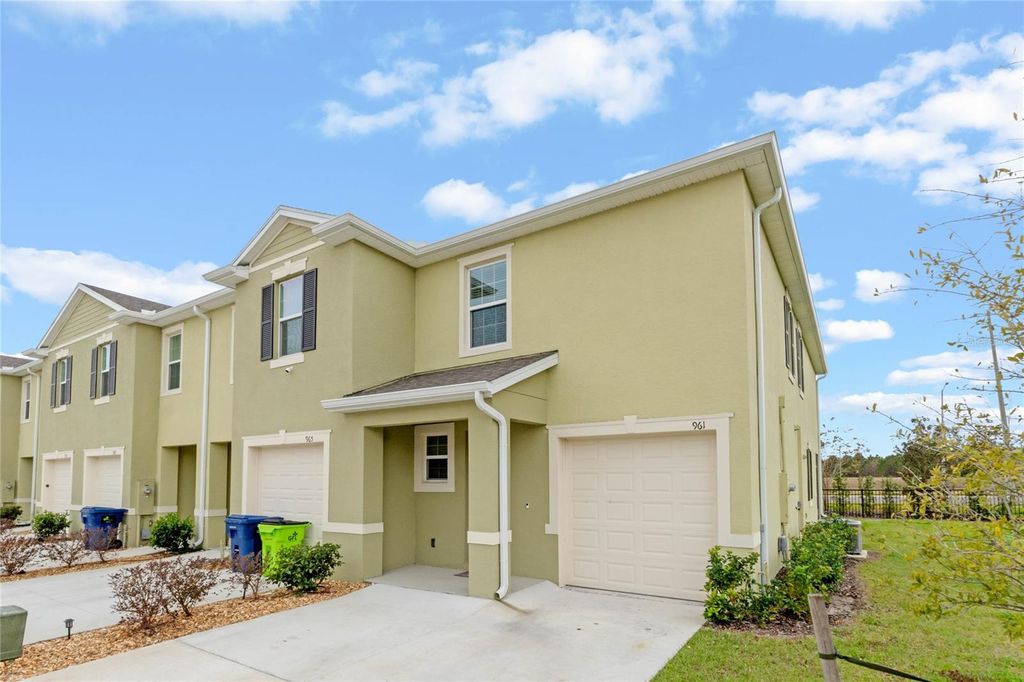 Image 2 of property listing at 961 LIDO DRIVE, Howey In The Hills, FL 34737