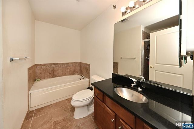 175 Rochelle Avenue 301, Rochelle Park, NJ 07662