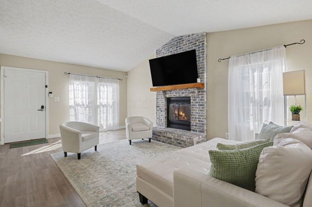 2021 Torreys Place, Powell, OH 43065