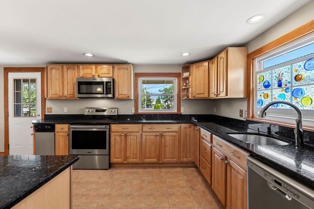 14 Overlook Street, Newburyport, MA 01950
