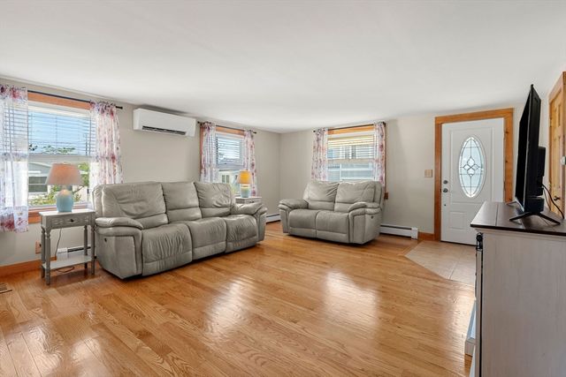 14 Overlook Street, Newburyport, MA 01950