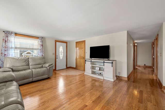 14 Overlook Street, Newburyport, MA 01950
