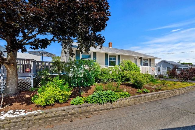 14 Overlook Street, Newburyport, MA 01950