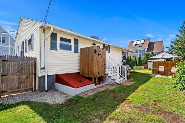 14 Overlook Street, Newburyport, MA 01950