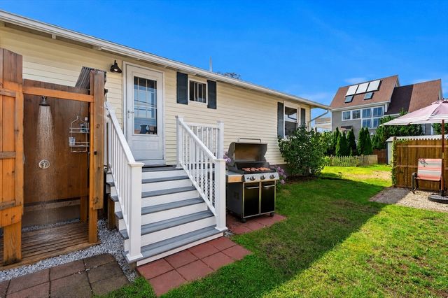 14 Overlook Street, Newburyport, MA 01950