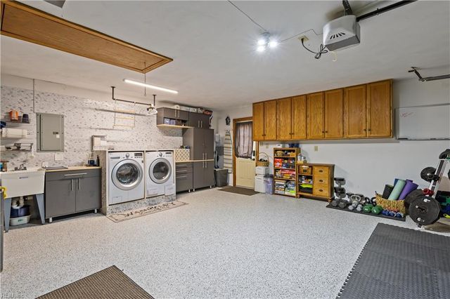 103 Bobby Jones DR, Portsmouth, VA 23701
