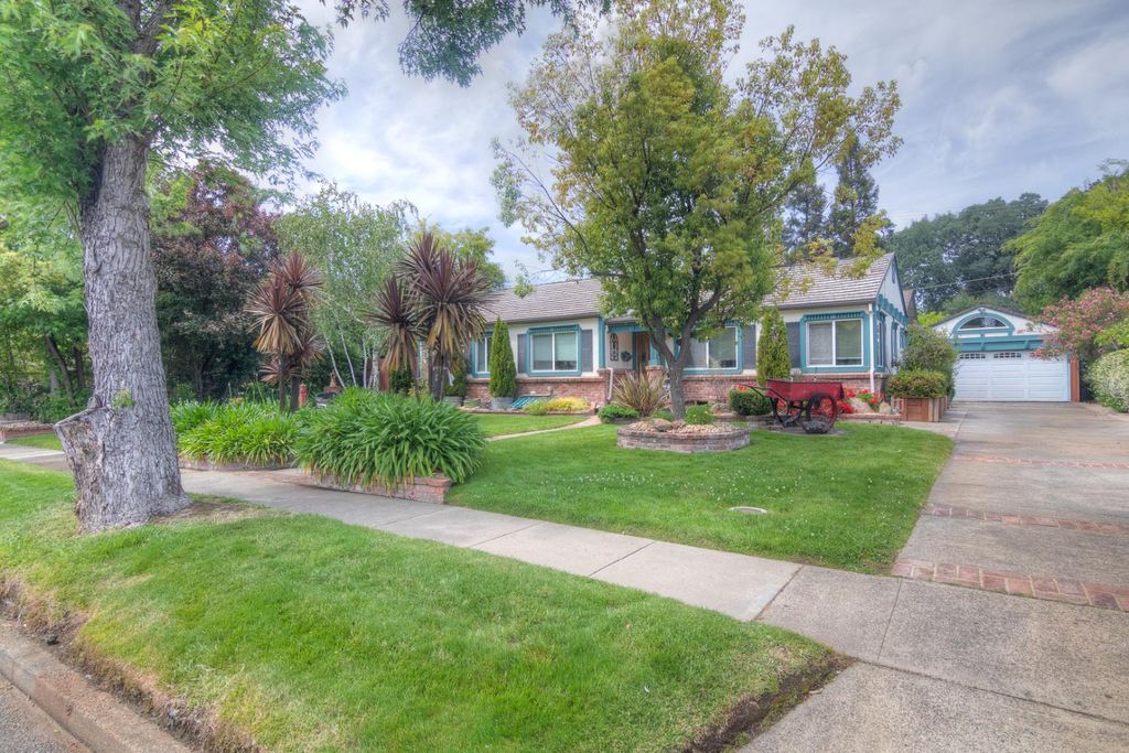 115 Alta Vista Ave, Roseville, CA 95678