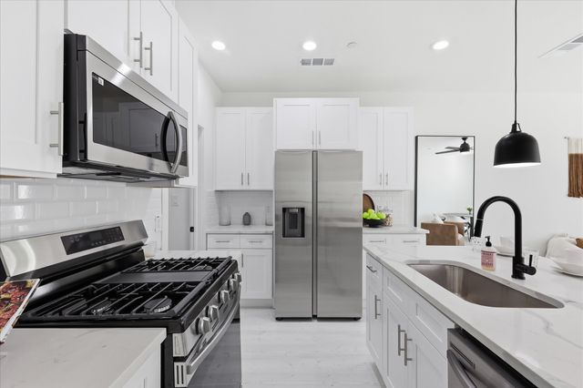 7207 Mohawk Drive 303, Dallas, TX 75235