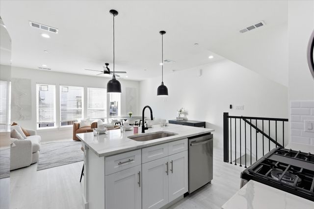 7207 Mohawk Drive 303, Dallas, TX 75235