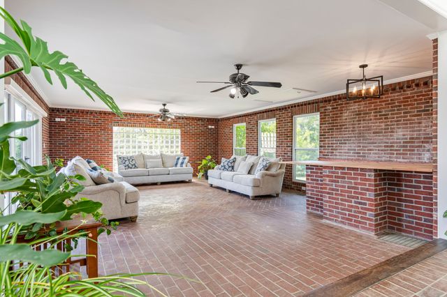 1979 Buck Daniels Rd, Culleoka, TN 38451