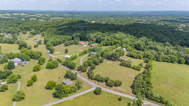 1979 Buck Daniels Rd, Culleoka, TN 38451