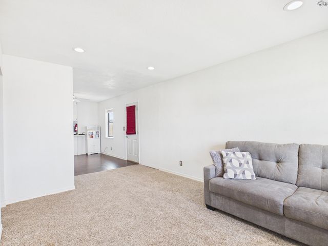 517 N BOIS DARC STREET, Holliday, TX 76366