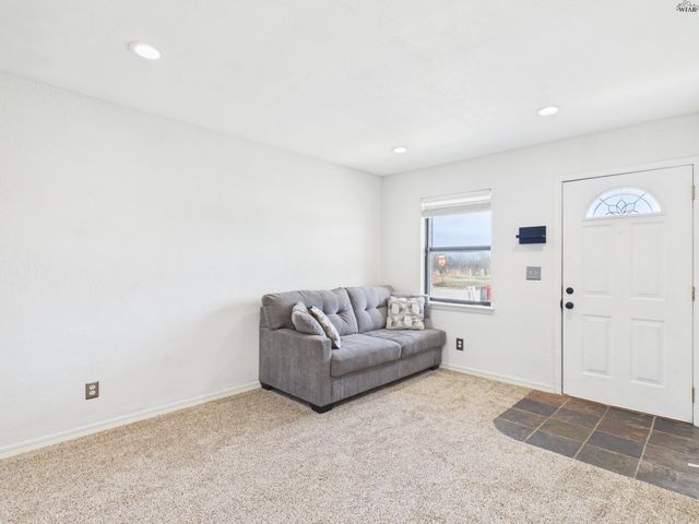 517 N BOIS DARC STREET, Holliday, TX 76366