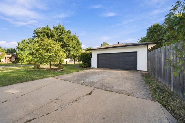 1805 N Terry Ln, Andover, KS 67002
