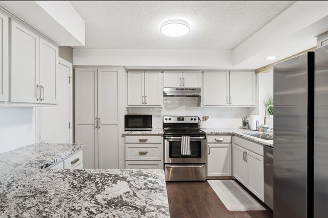 1805 N Terry Ln, Andover, KS 67002