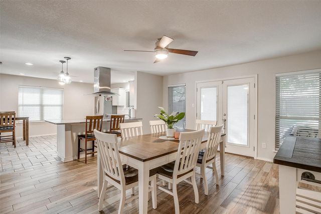 5306 Oak Brook Road, Arlington, TX 76016