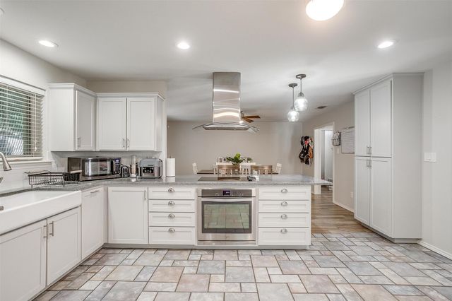 5306 Oak Brook Road, Arlington, TX 76016