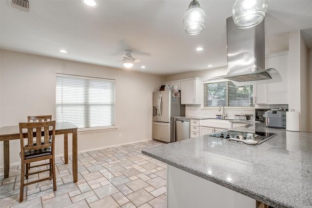 5306 Oak Brook Road, Arlington, TX 76016