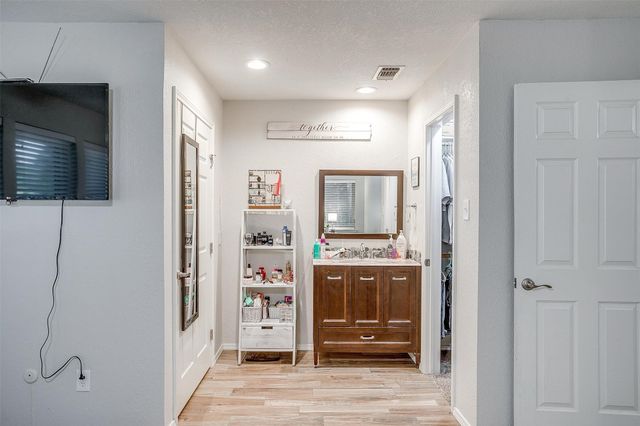 5306 Oak Brook Road, Arlington, TX 76016