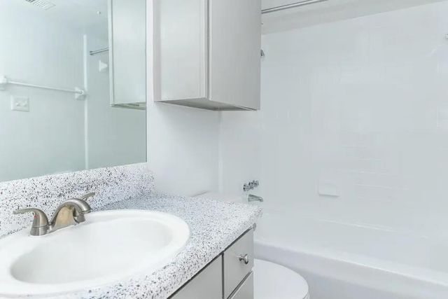 4400 Memorial Drive 13-1089, Houston, TX 77007